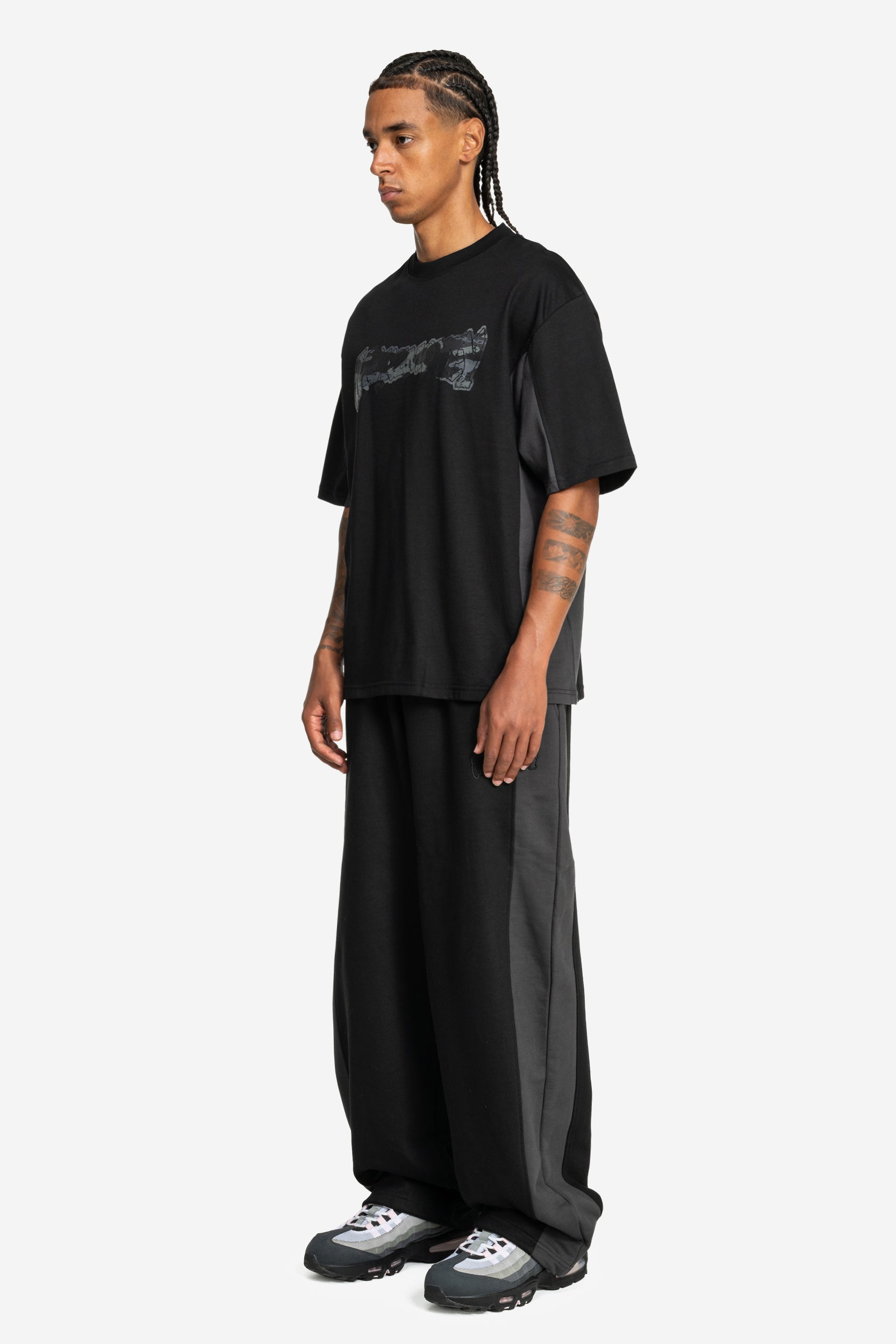 SPLIT TEE BLACK GREY