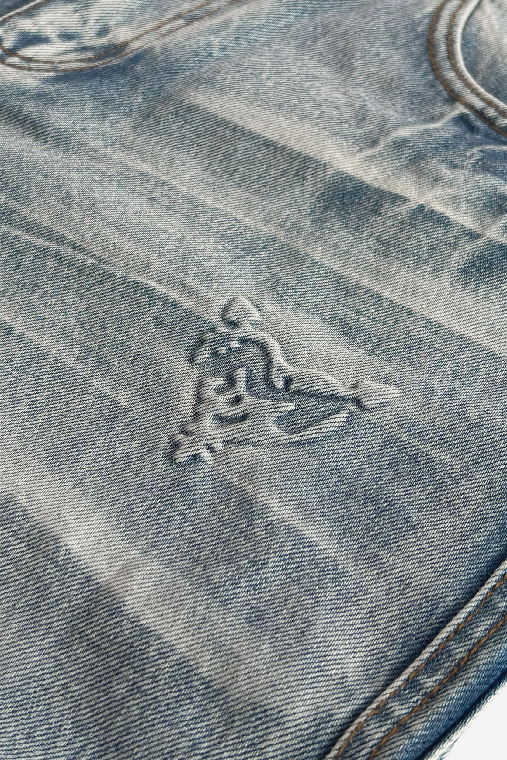 DISTINCTIVE DENIM WASHED BLUE