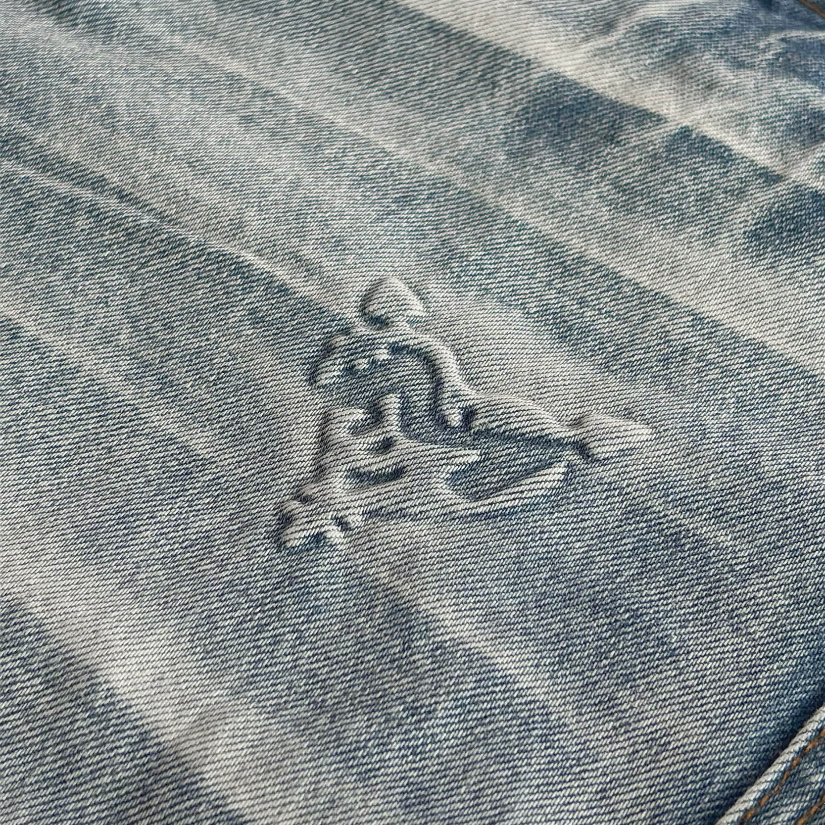 DISTINCTIVE DENIM WASHED BLUE