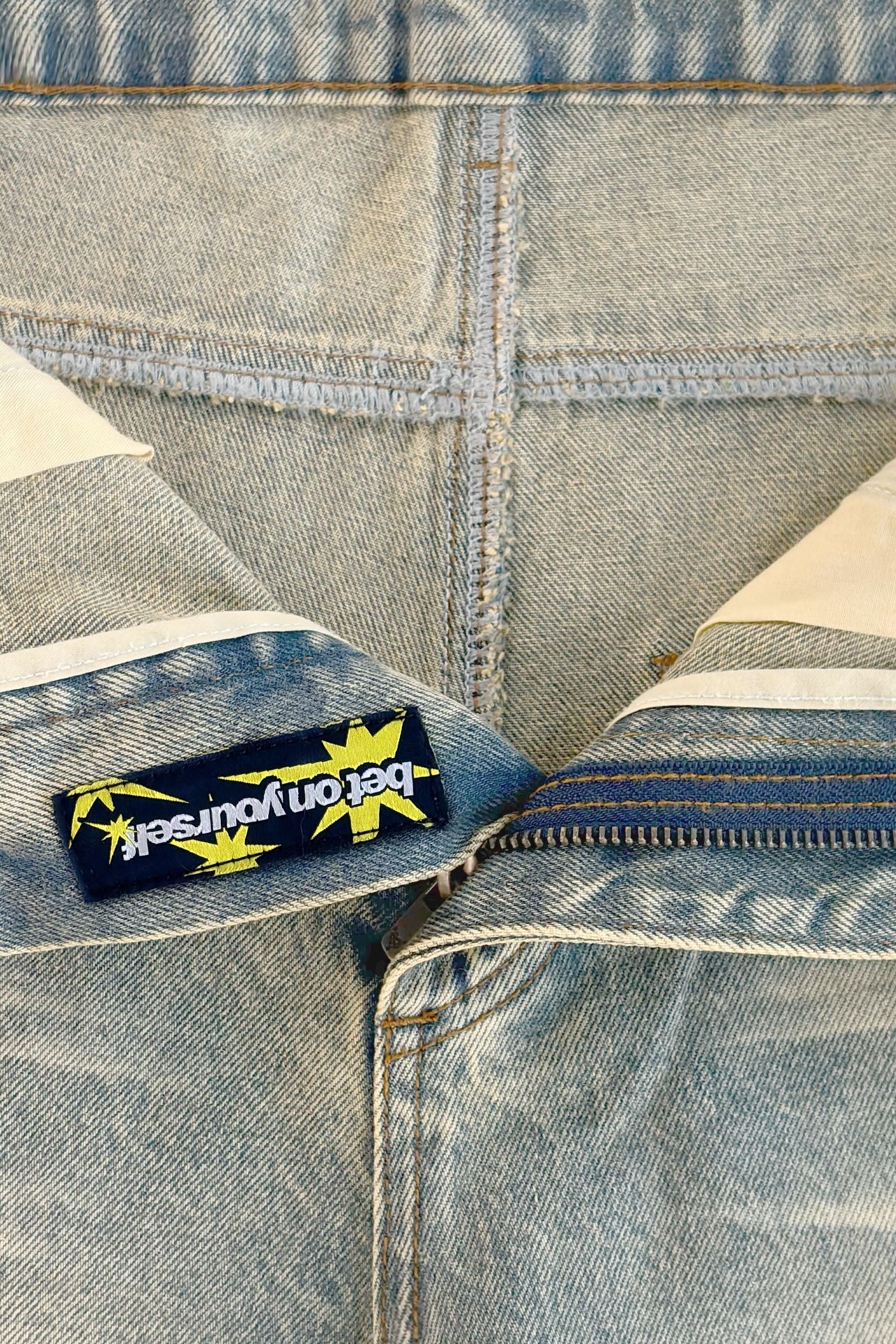 DISTINCTIVE DENIM WASHED MUD