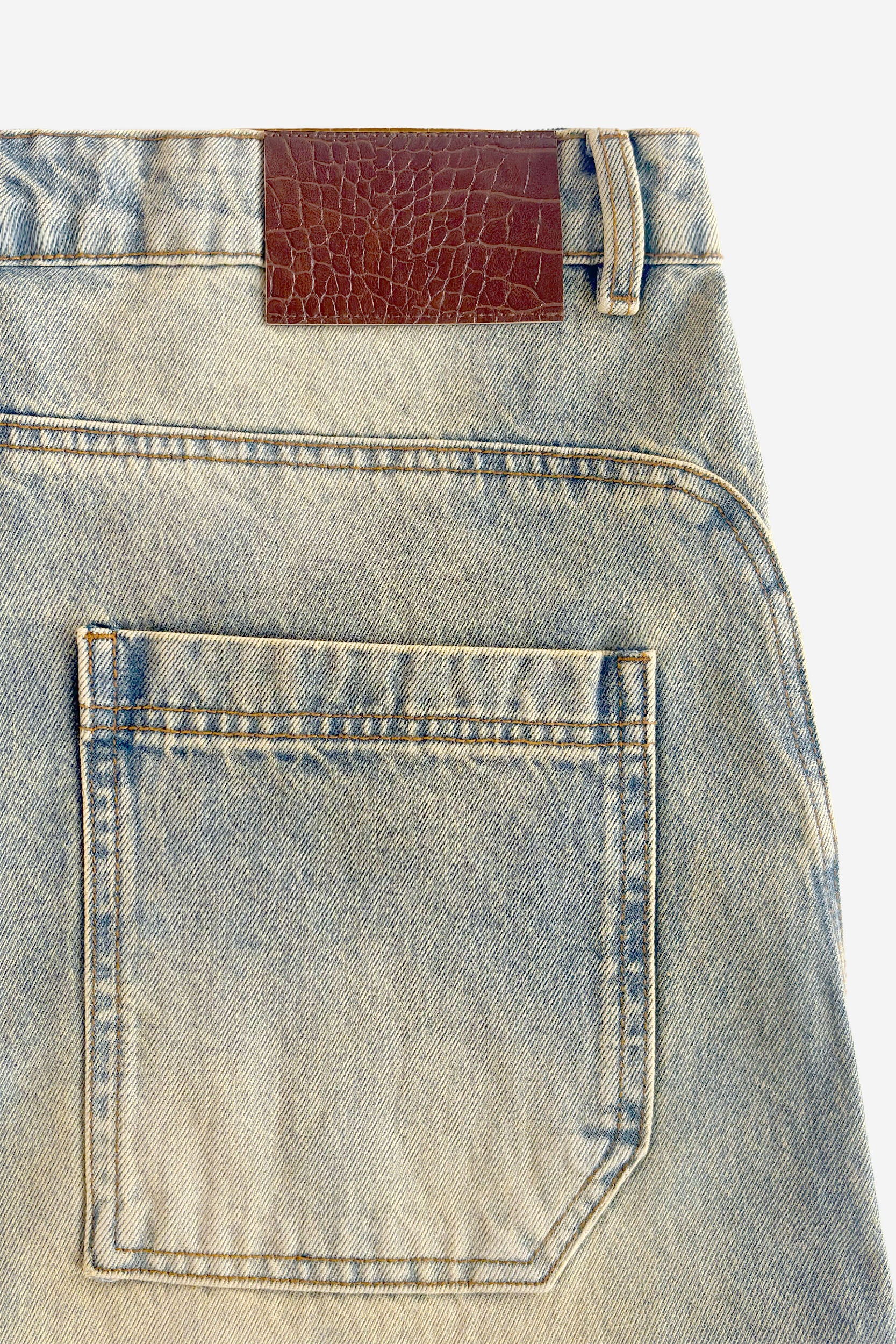 DISTINCTIVE DENIM WASHED MUD