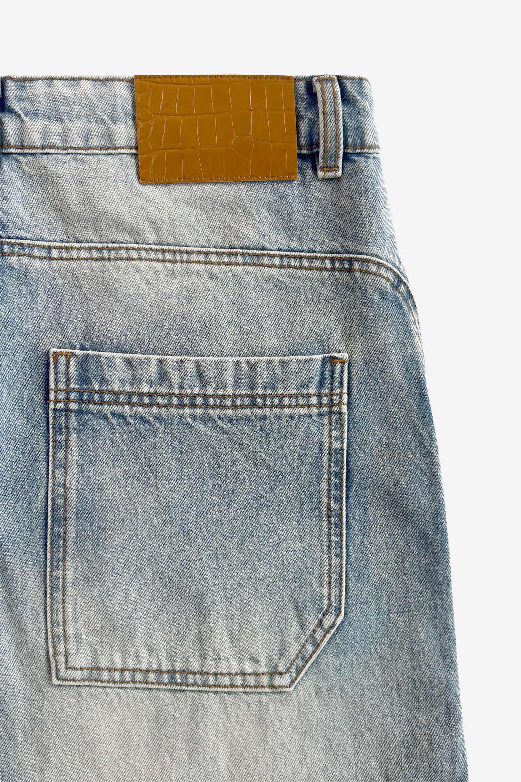 DISTINCTIVE DENIM WASHED BLUE