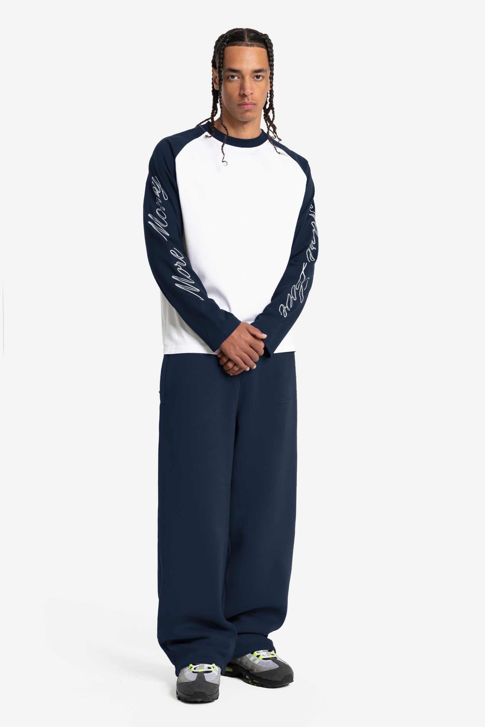 SCRIPT RAGLAN LONGSLEEVE NAVY