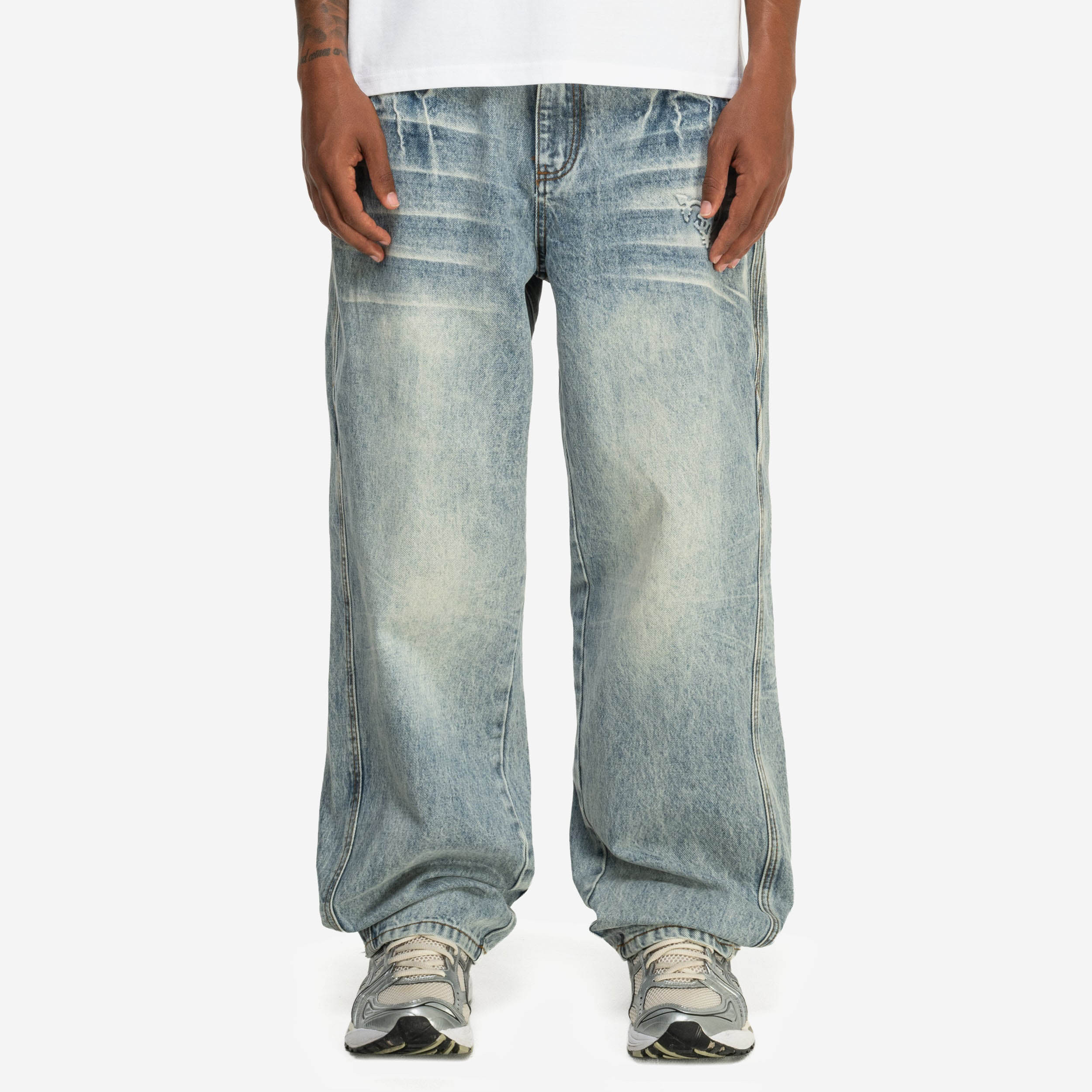 DISTINCTIVE DENIM WASHED BLUE