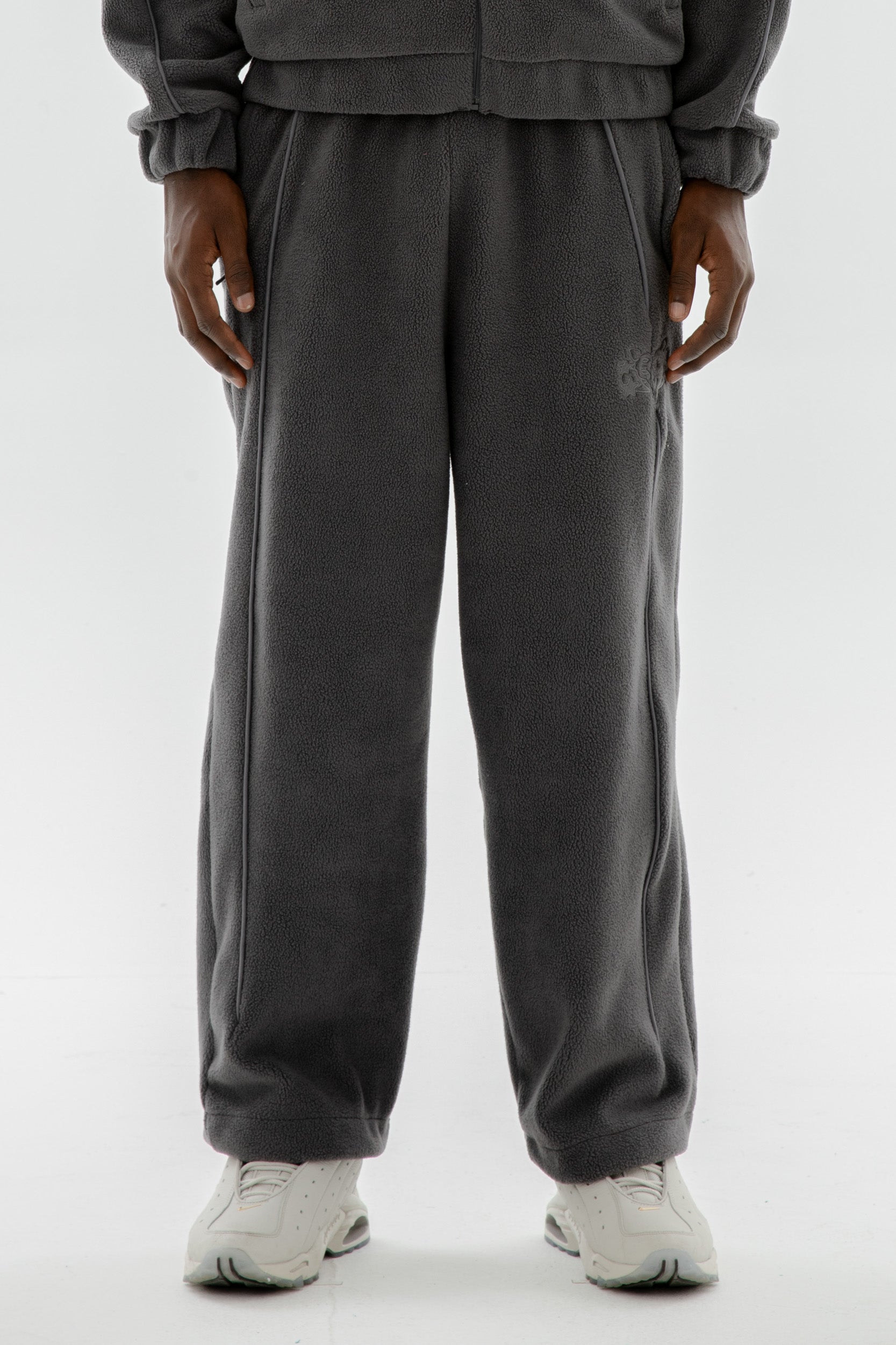 STAR WREATH FLEECE JOGGER TORNADO GREY