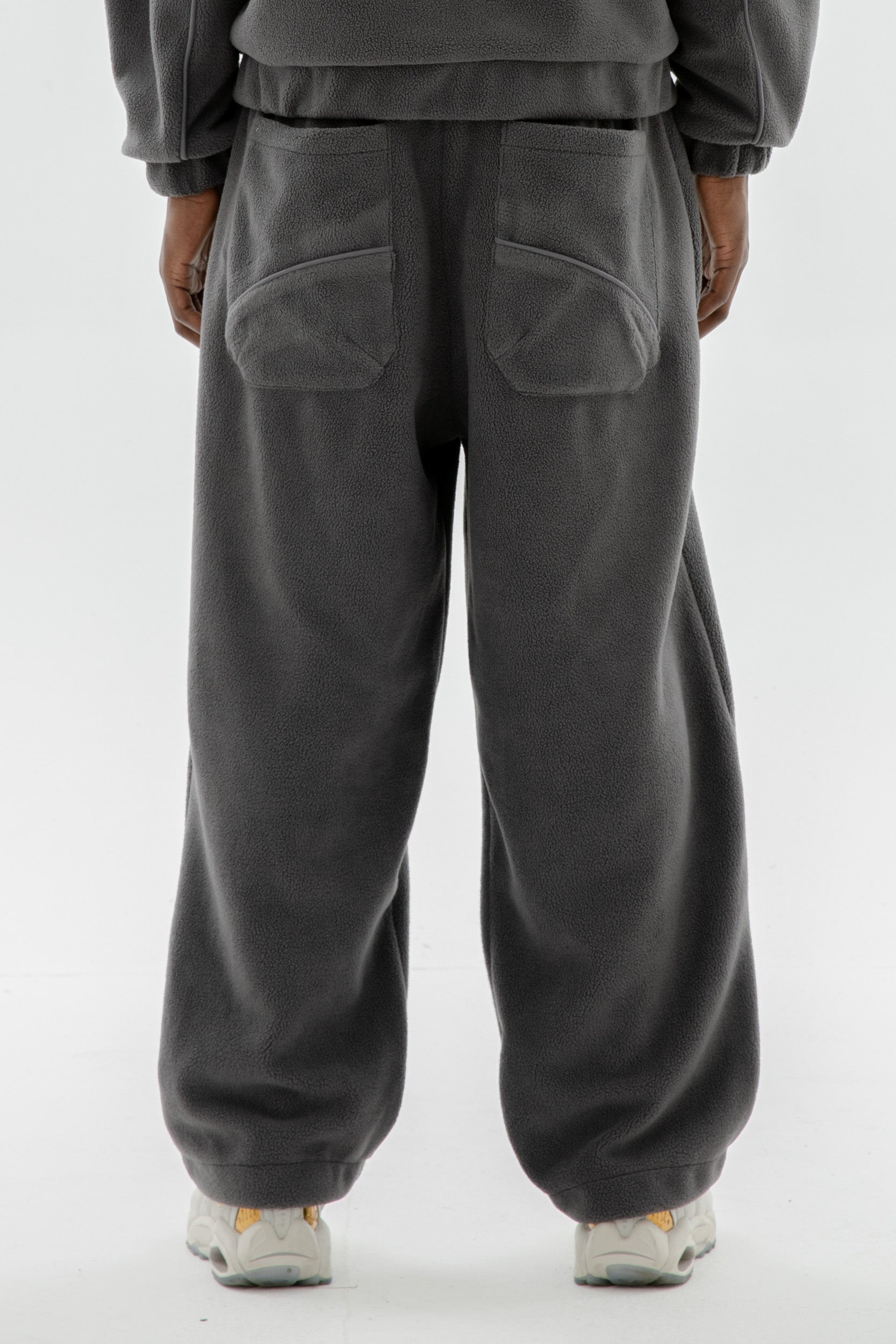 STAR WREATH FLEECE JOGGER TORNADO GRAY 