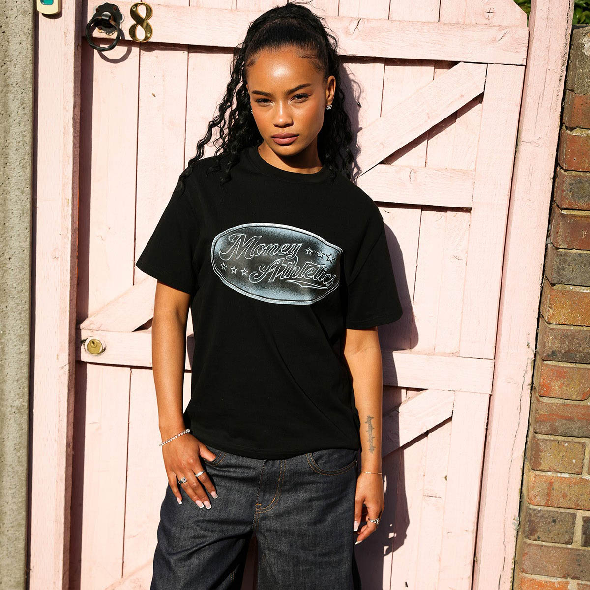 MONEY ATHL. TEE BLACK + BASE JORTS RAW BLUE