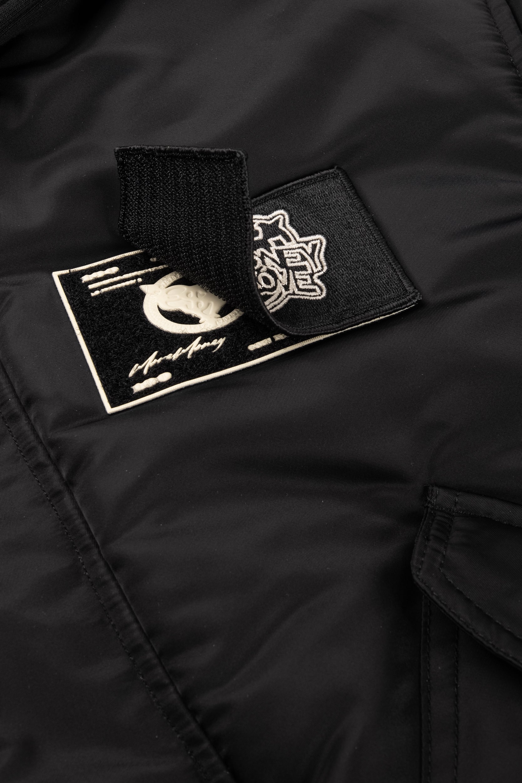 REVERSIBLE BOMBER JACKET 