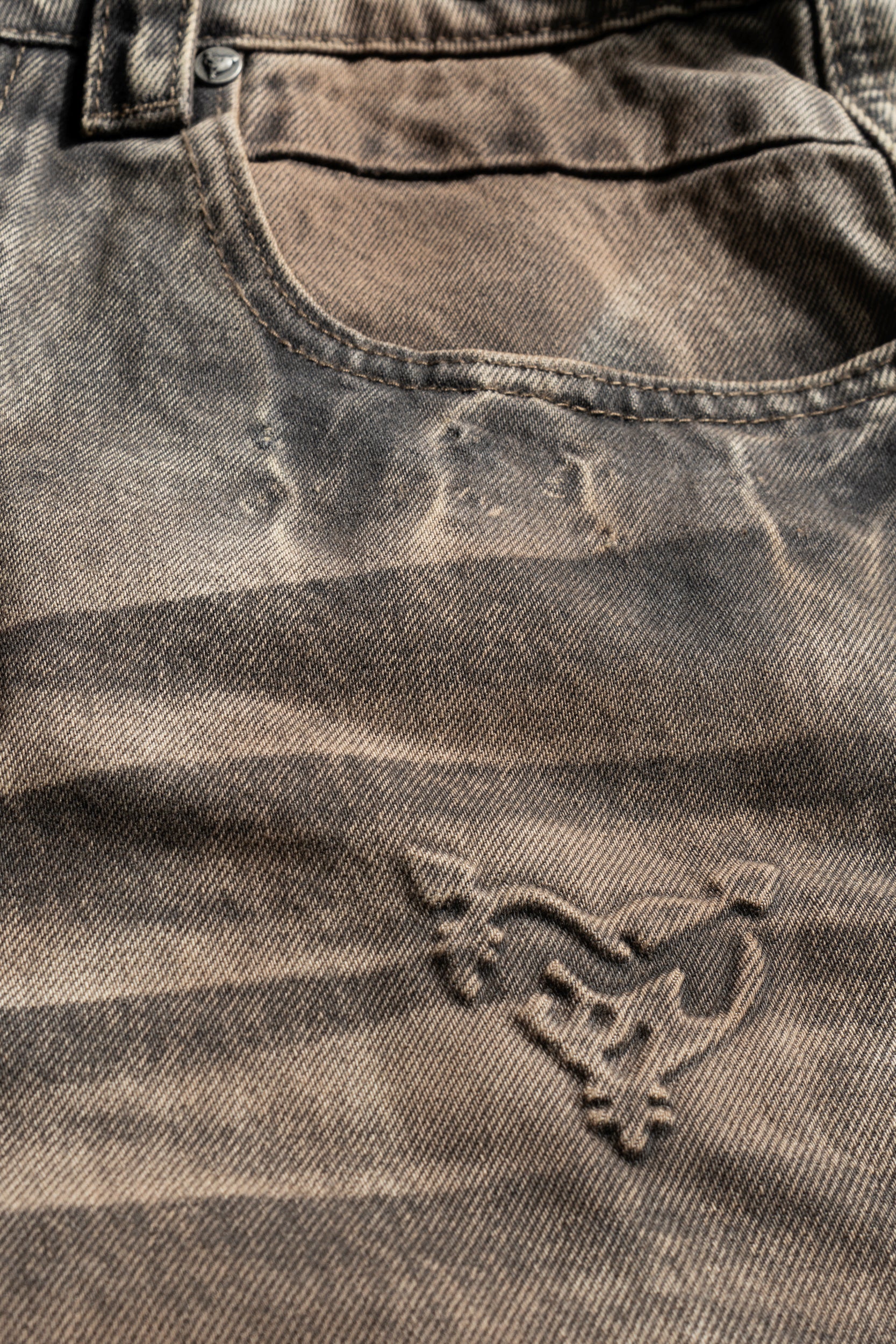 DISTINCTIVE DENIM WASHED MUD