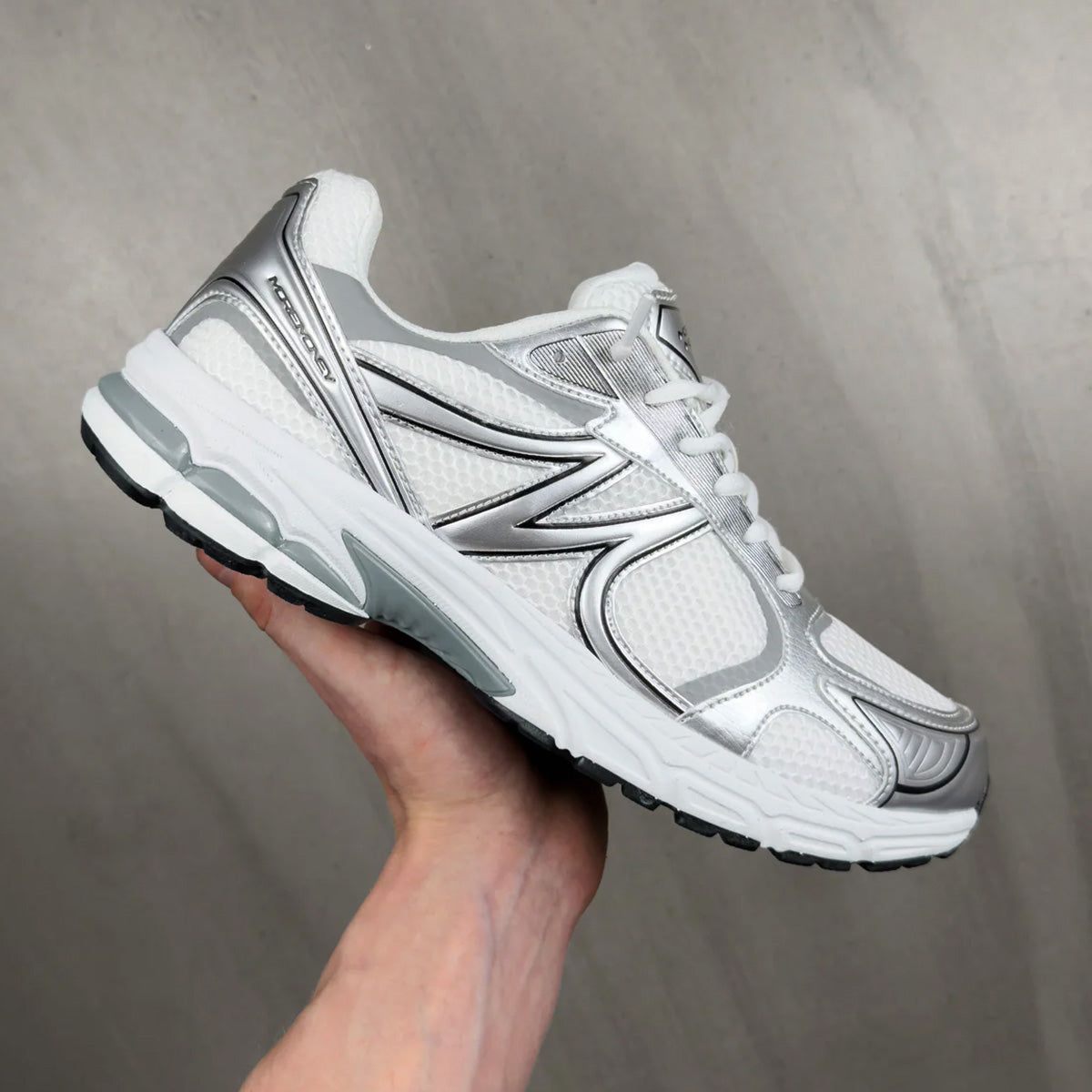 MOTION RUNNER PURE SILVER