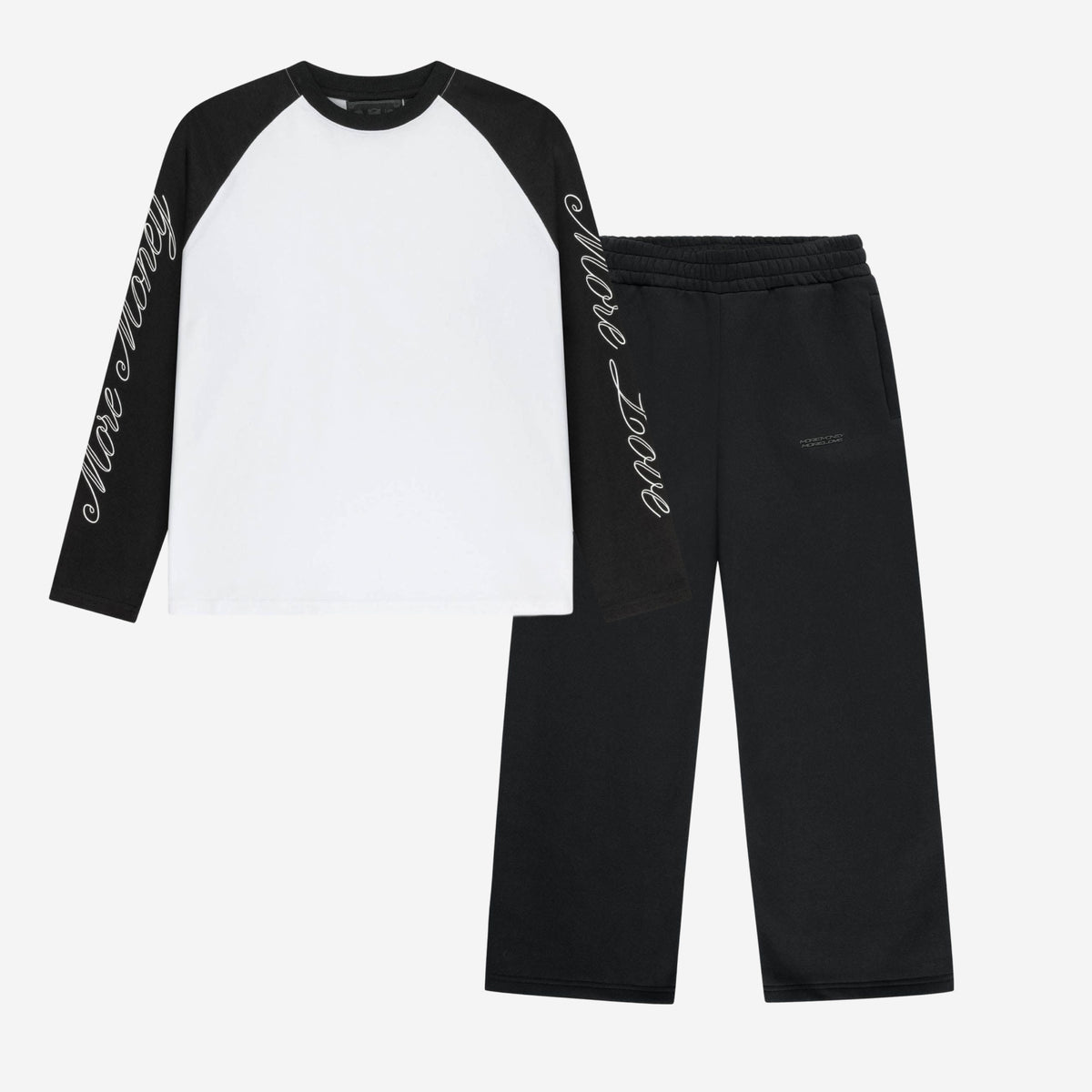 SCRIPT RAGLAN LONGSLEEVE BLACK + CLOUDS JOGGER BLACK