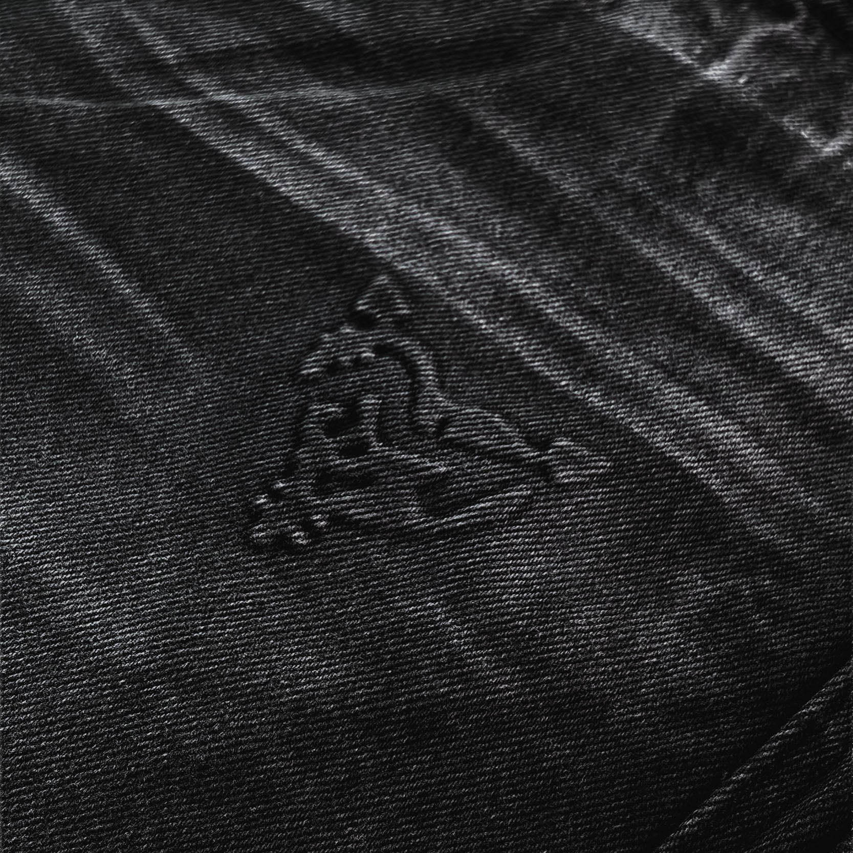 DISTINCTIVE DENIM BLACK