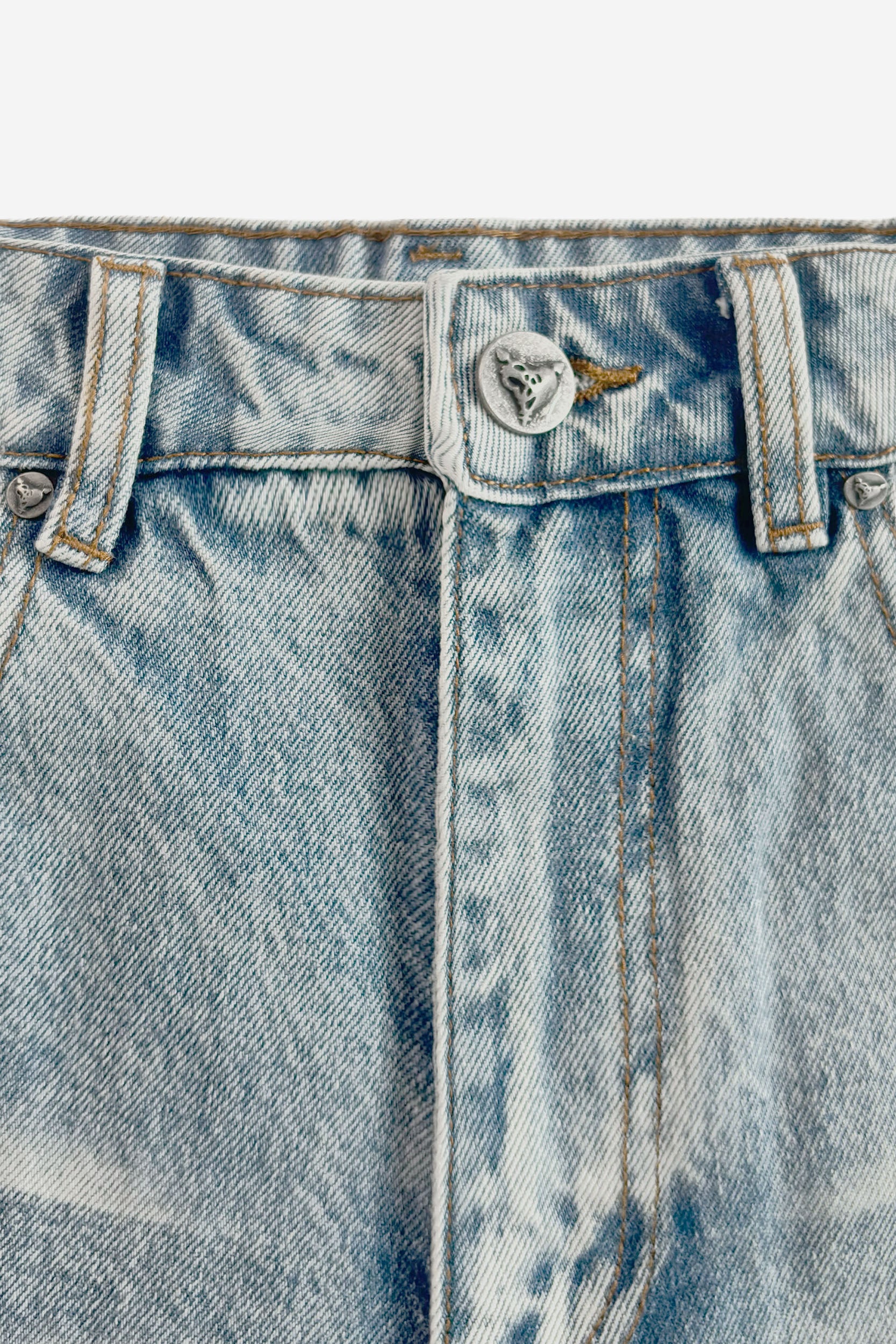 DISTINCTIVE DENIM WASHED BLUE