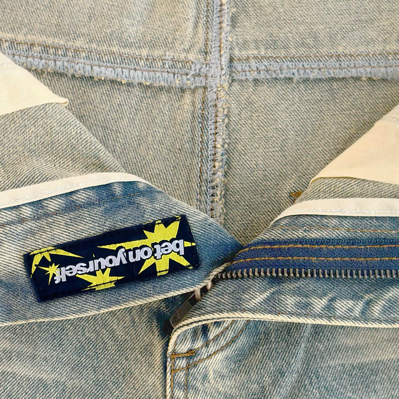 DISTINCTIVE DENIM WASHED MUD