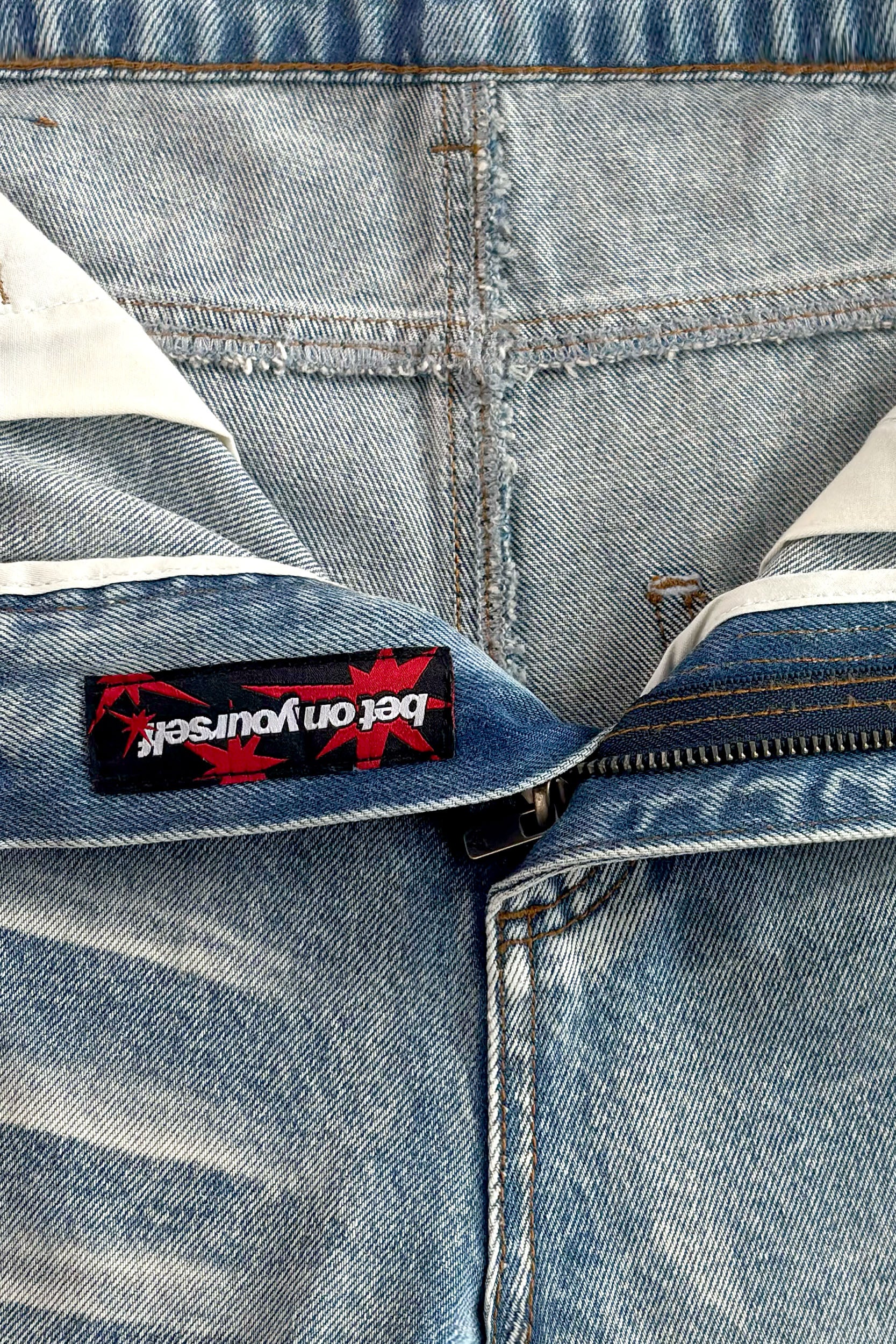 DISTINCTIVE DENIM WASHED BLUE