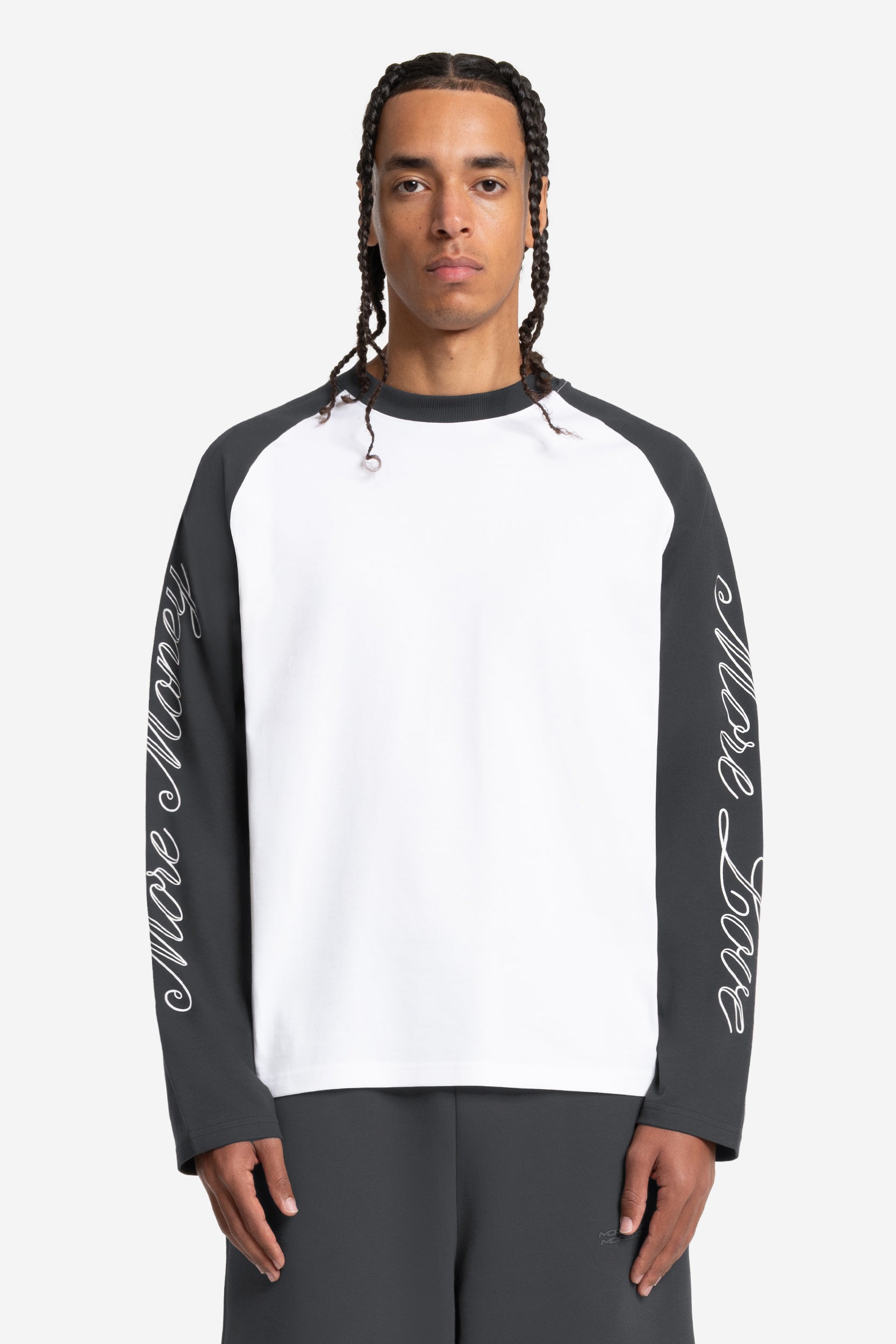 SCRIPT RAGLAN LONGSLEEVE DARK GREY