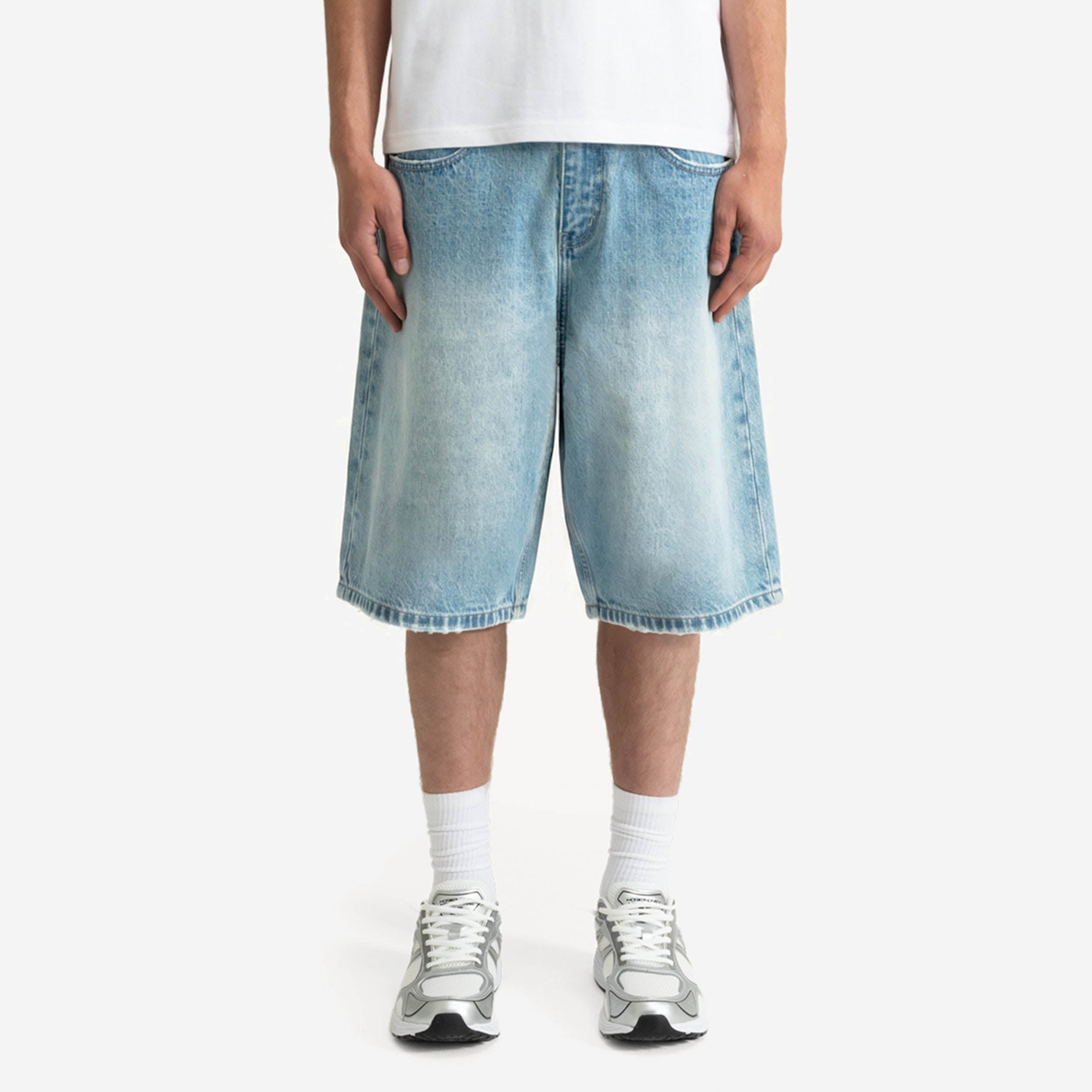 MAKE MONEY TEE WHITE + DIVISION JORTS LIGHT BLUE