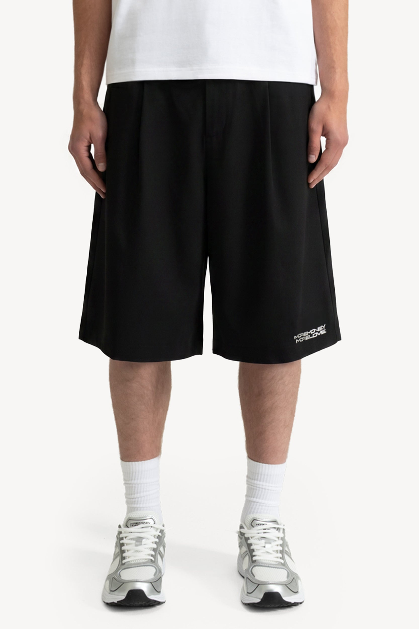PLEATED SHORTS BLACK