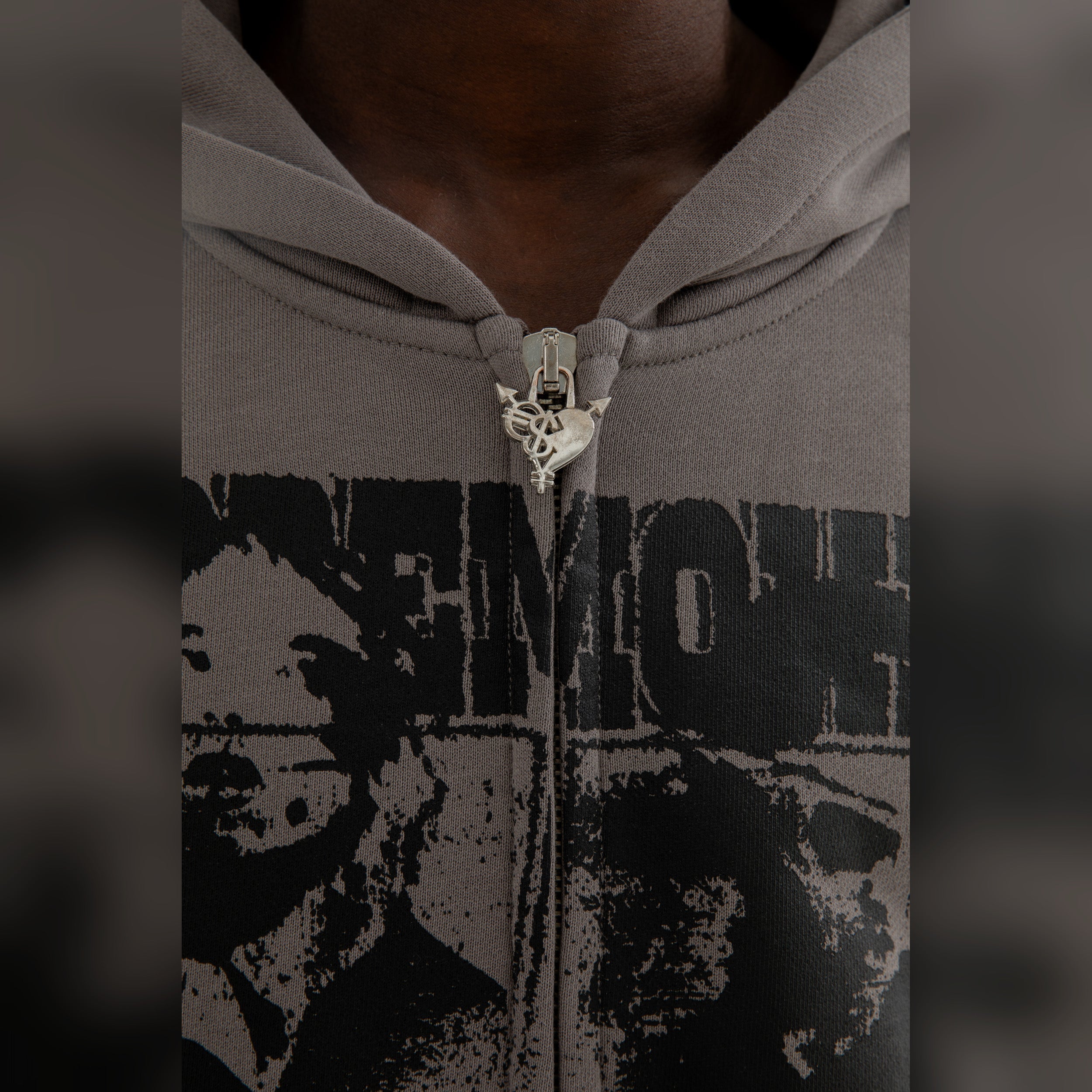 IDENTIFICATION ZIP DARK GREY