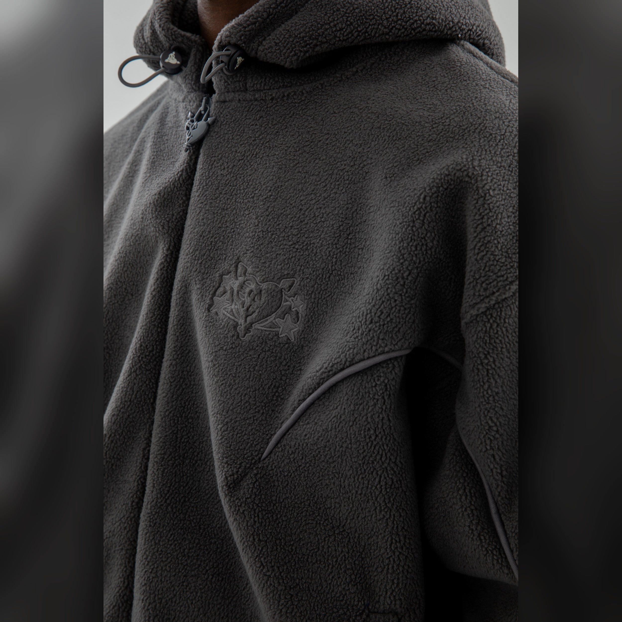 STAR WREATH FLEECE ZIP TORNADO GREY
