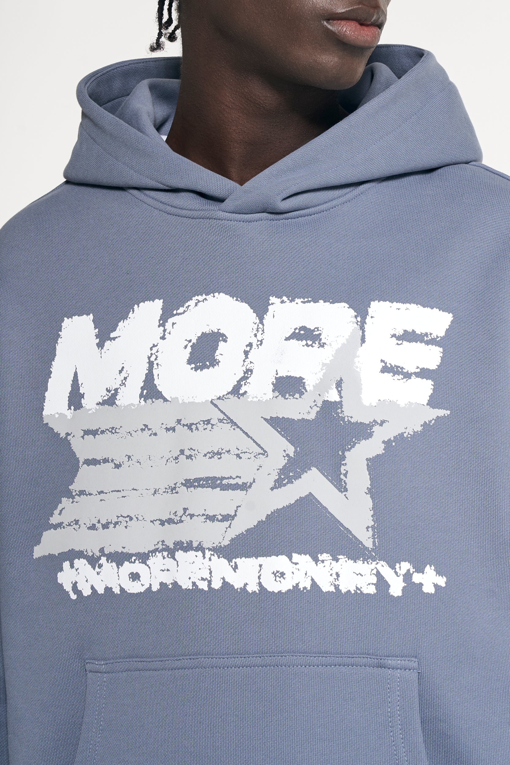 More Money More Love Hoodie in Nahaufnahme